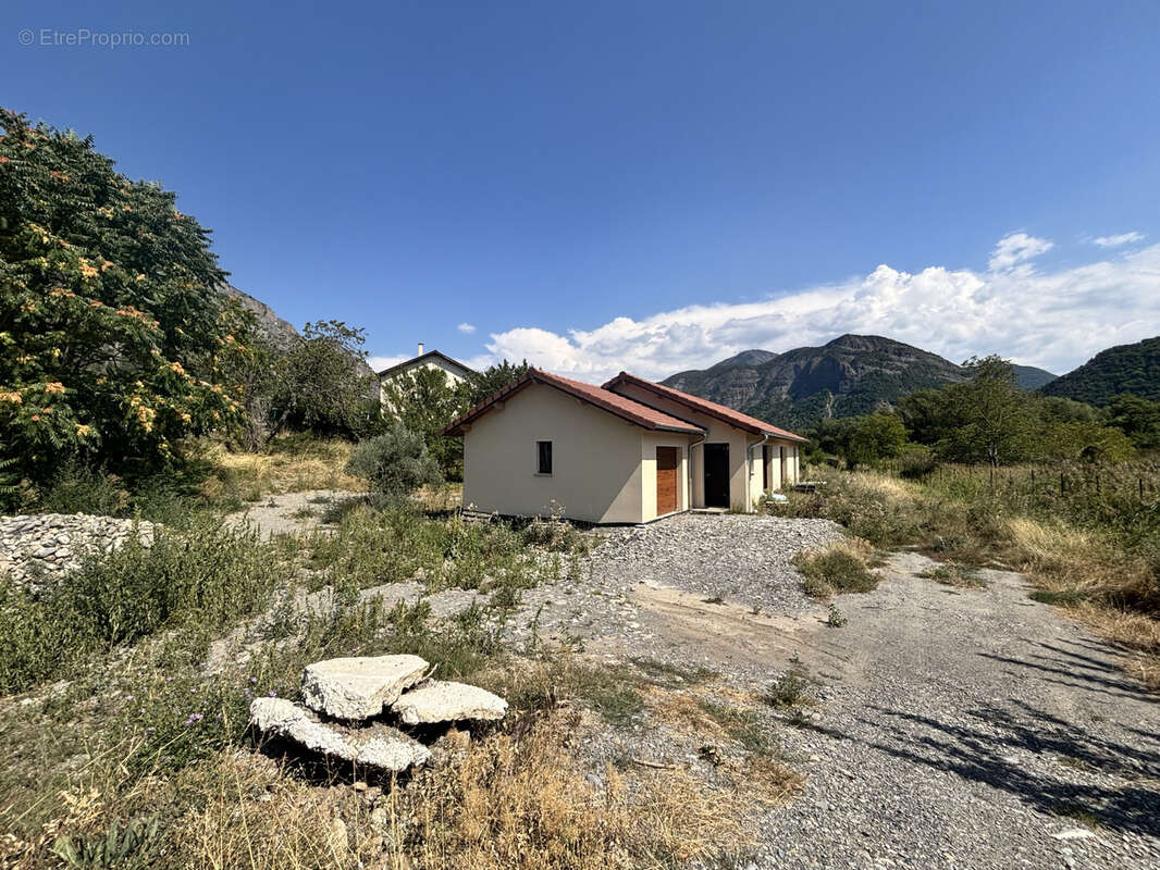 Maison à ESPINASSES