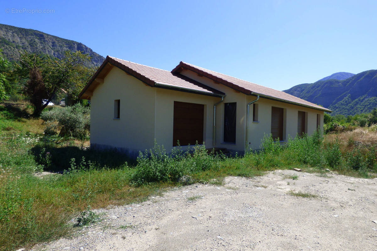 Maison à ESPINASSES