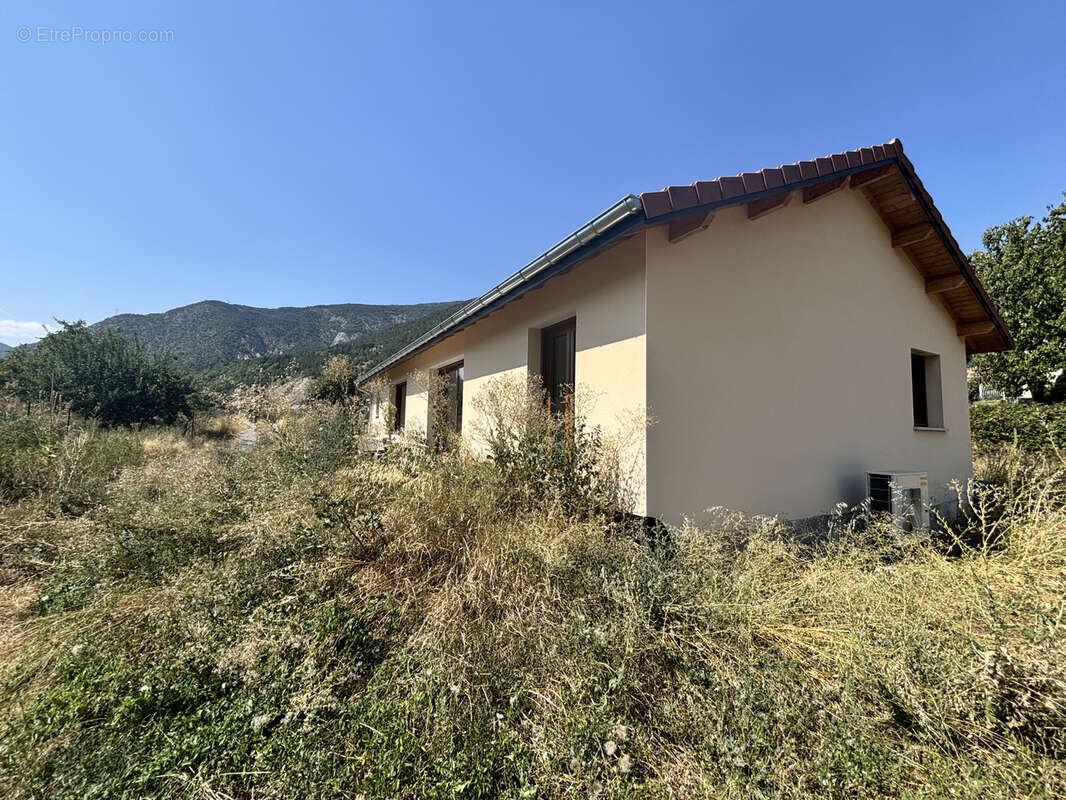 Maison à ESPINASSES