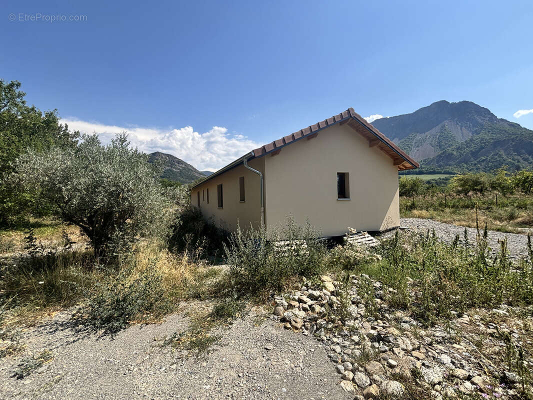 Maison à ESPINASSES