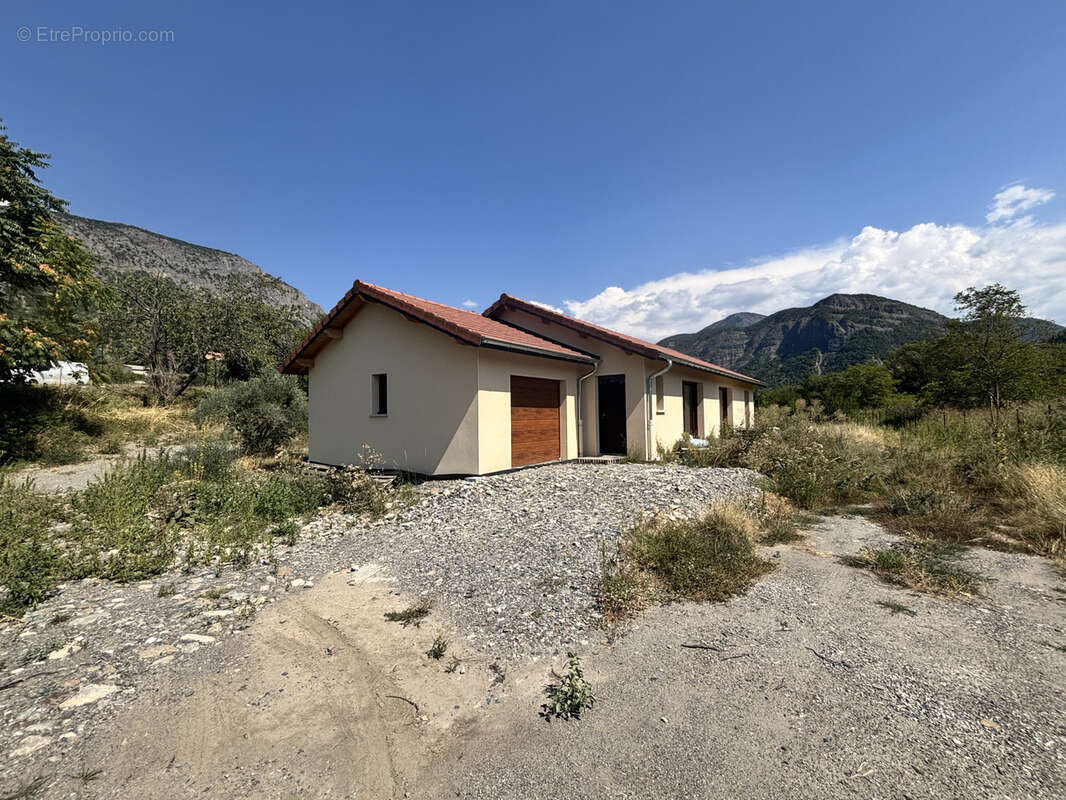 Maison à ESPINASSES