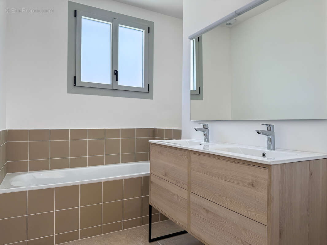 Maison à VAUX-SUR-MER