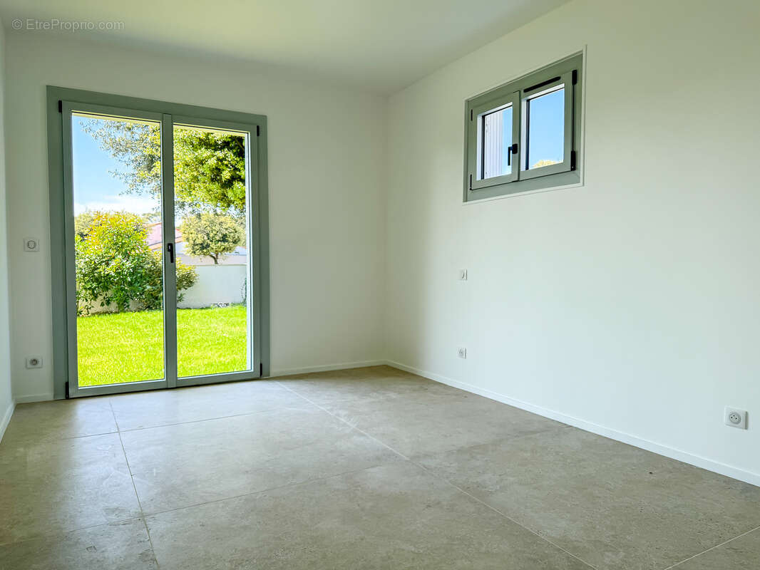 Maison à VAUX-SUR-MER