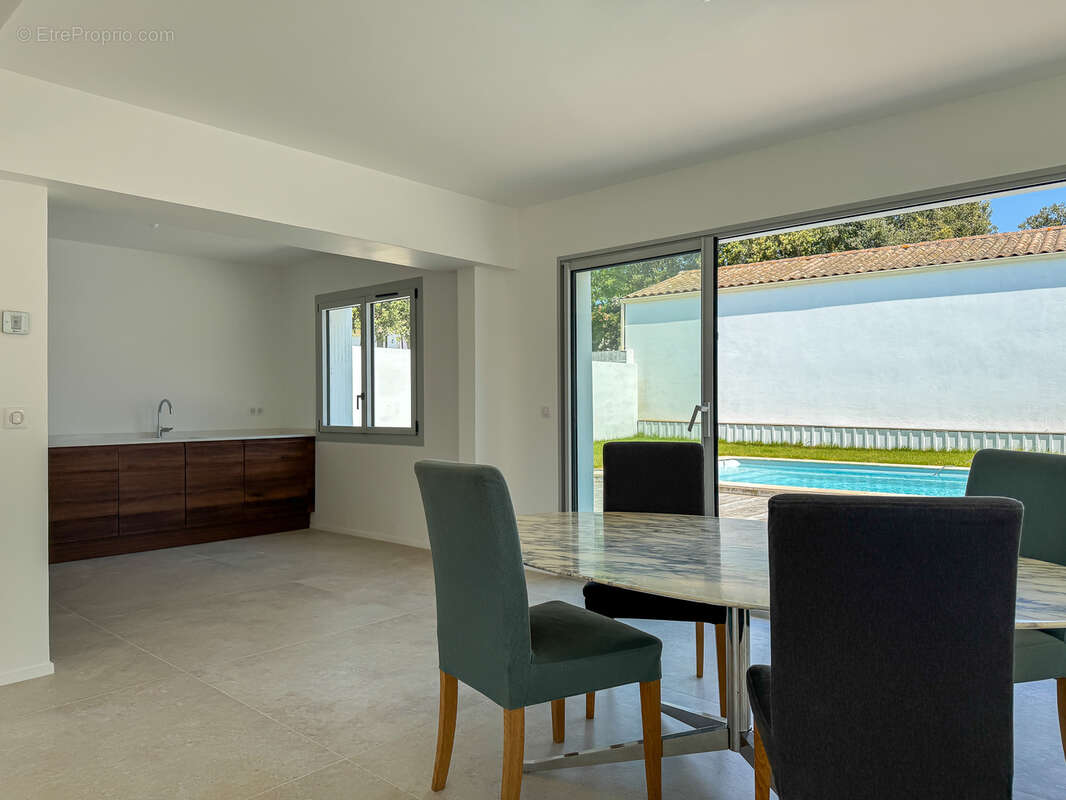 Maison à VAUX-SUR-MER