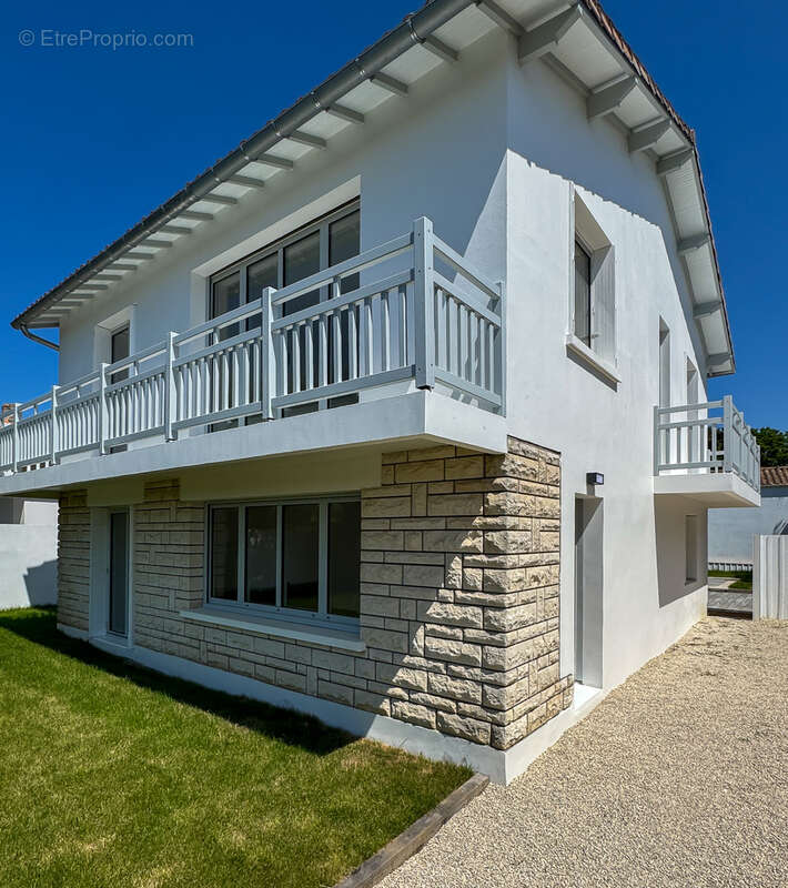 Maison à VAUX-SUR-MER