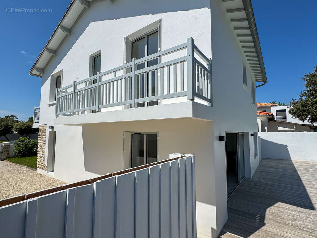 Maison à VAUX-SUR-MER