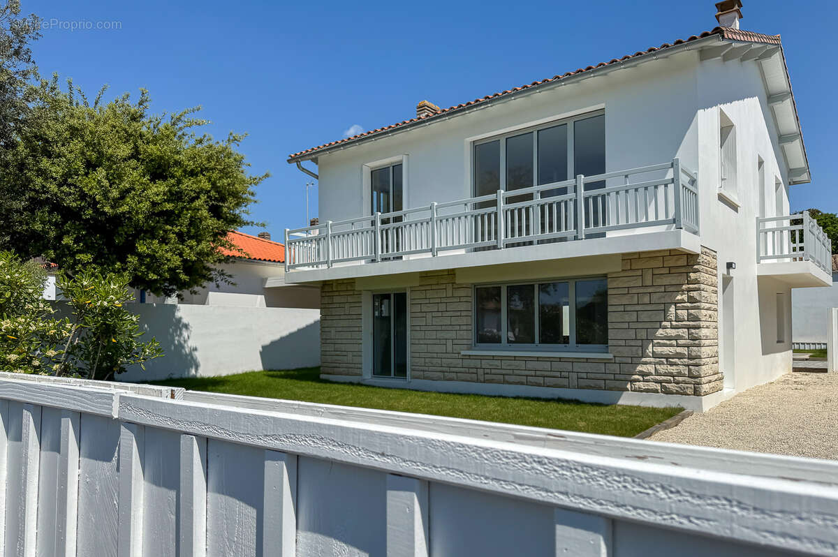 Maison à VAUX-SUR-MER