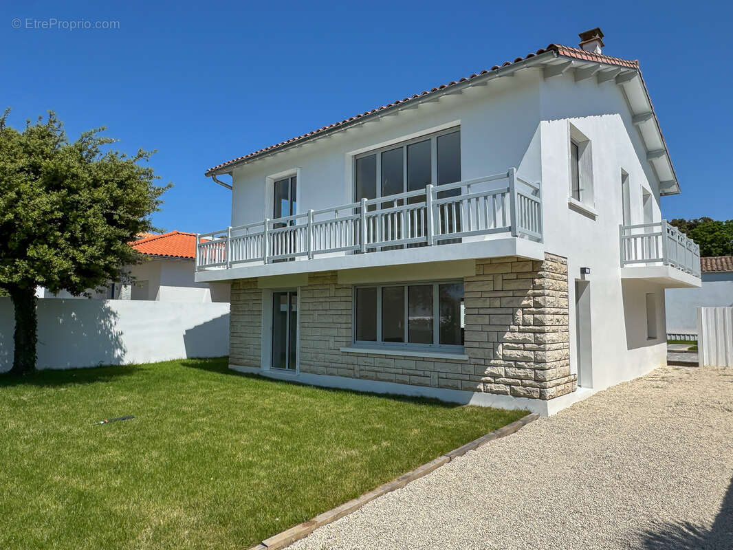 Maison à VAUX-SUR-MER