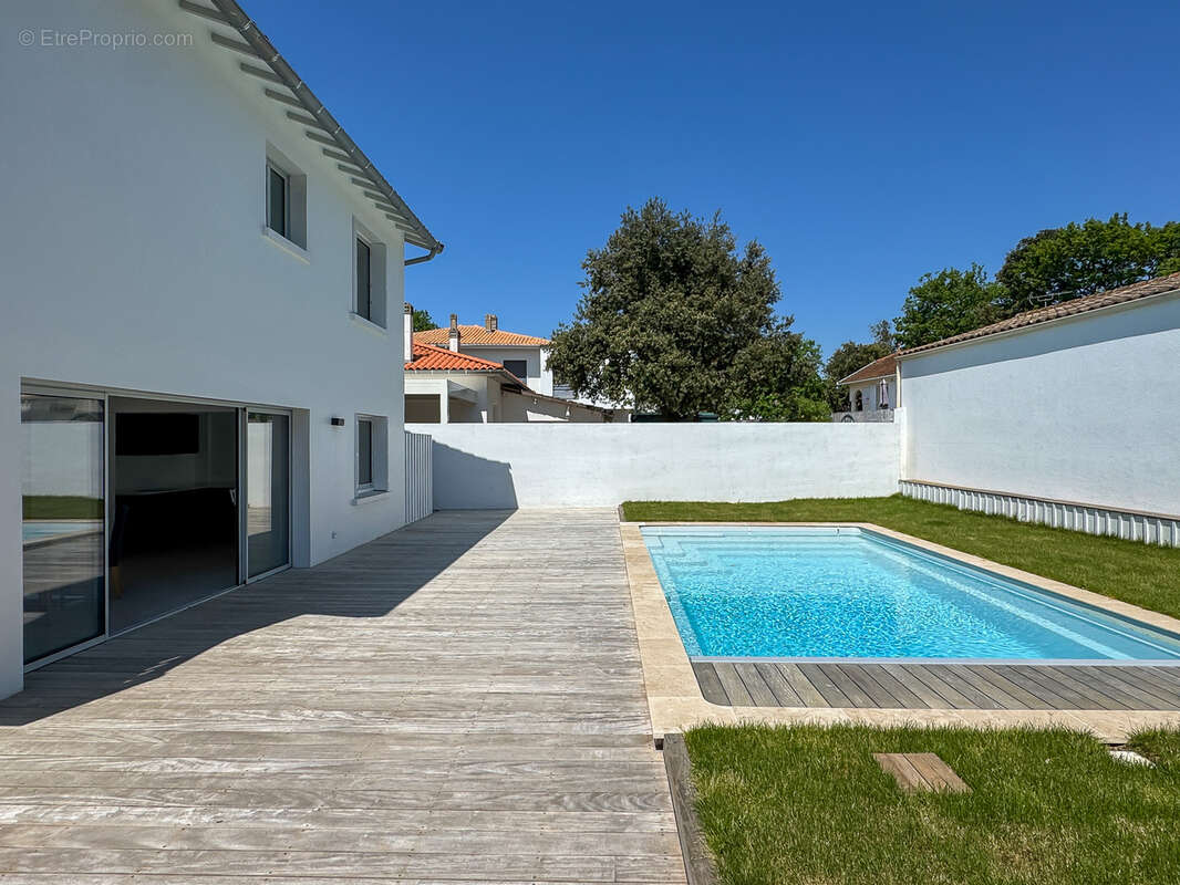 Maison à VAUX-SUR-MER