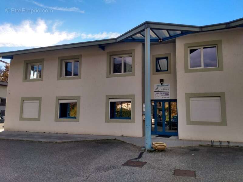 Commerce à CHALLES-LES-EAUX