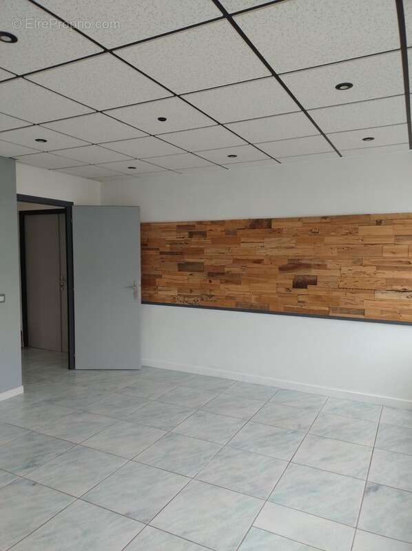 Commerce à CHALLES-LES-EAUX