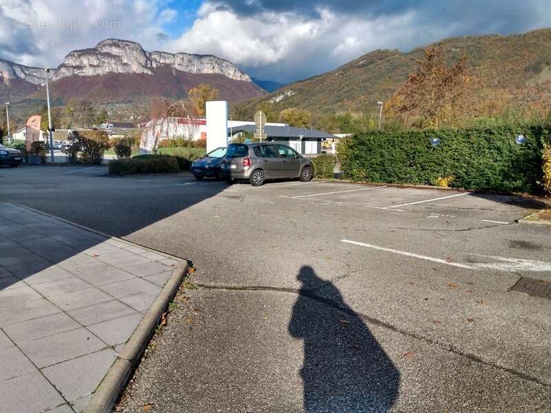 Commerce à CHALLES-LES-EAUX