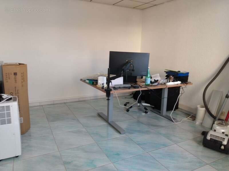 Commerce à CHALLES-LES-EAUX