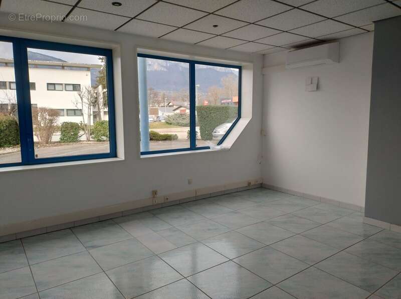 Commerce à CHALLES-LES-EAUX