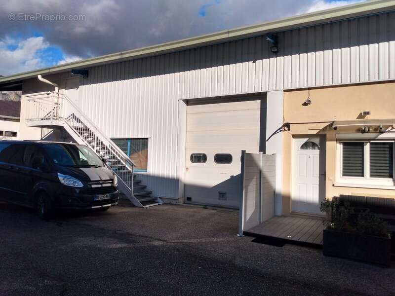 Commerce à CHALLES-LES-EAUX