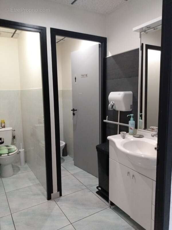 Commerce à CHALLES-LES-EAUX