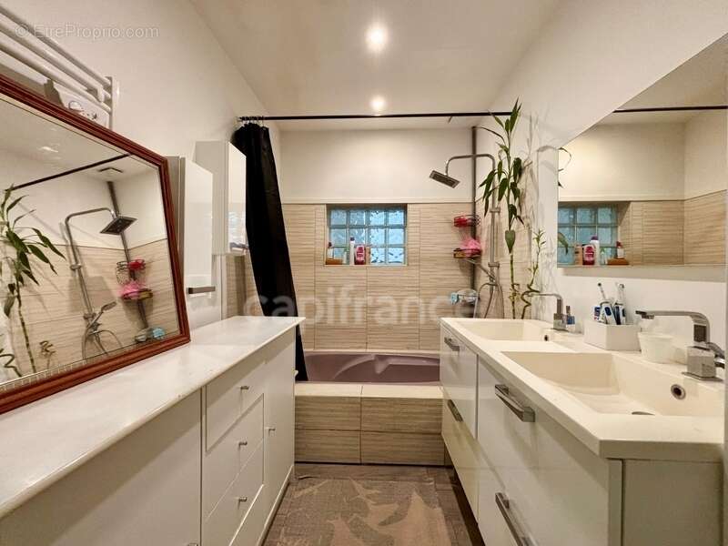 Maison à SAINT-MATHIEU-DE-TREVIERS