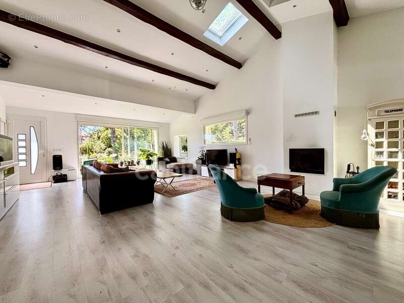 Maison à SAINT-MATHIEU-DE-TREVIERS