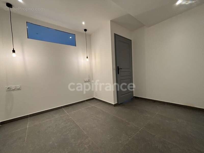 Maison à BAGNOLS-EN-FORET