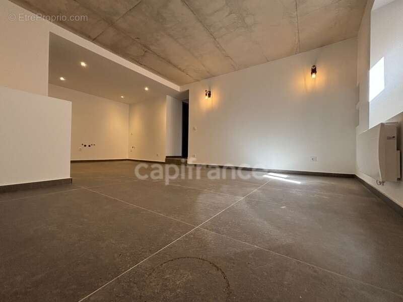 Maison à BAGNOLS-EN-FORET