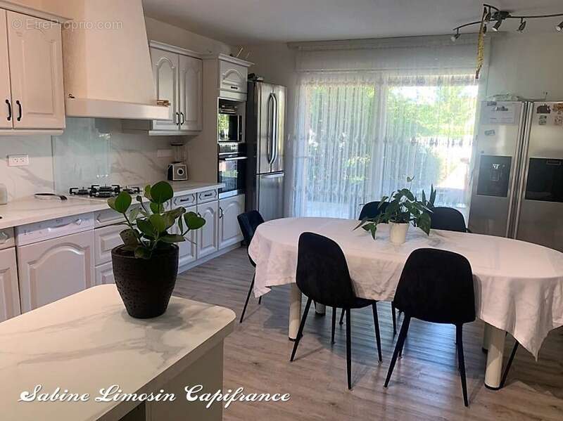 Maison à VIEUX-CHARMONT