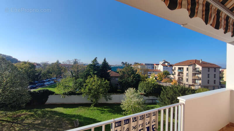 Appartement à MEYZIEU