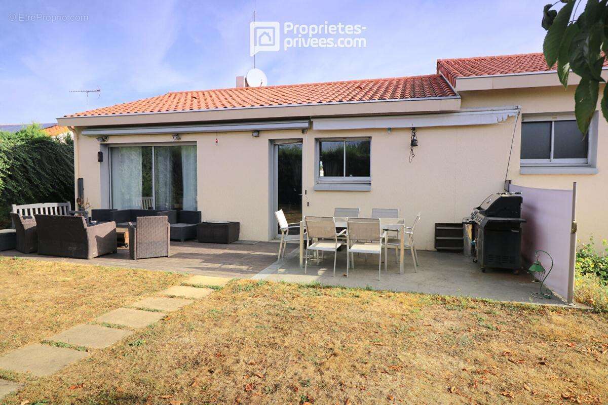 Maison à SAINT-MACAIRE-EN-MAUGES