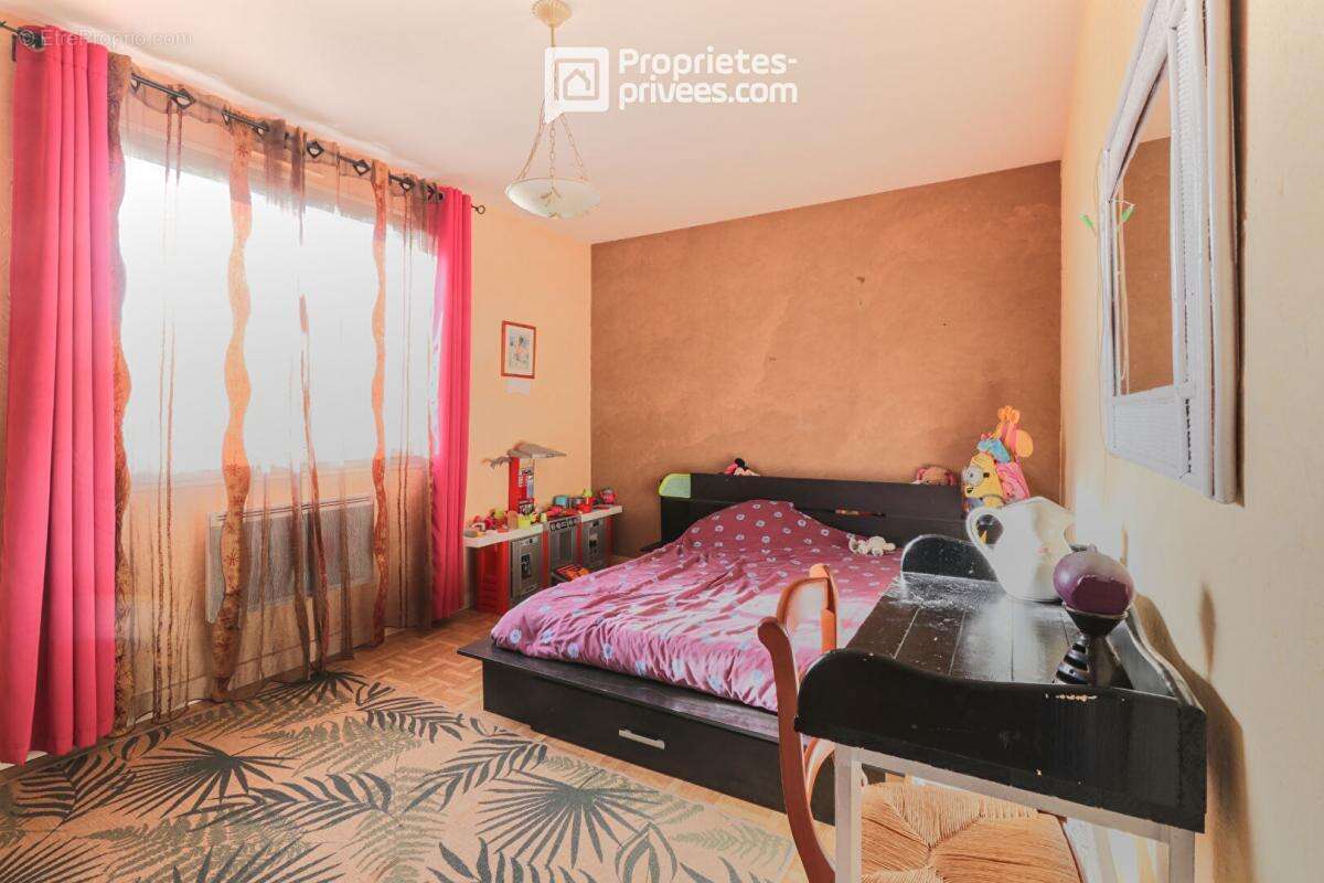 Maison à SAINT-MACAIRE-EN-MAUGES