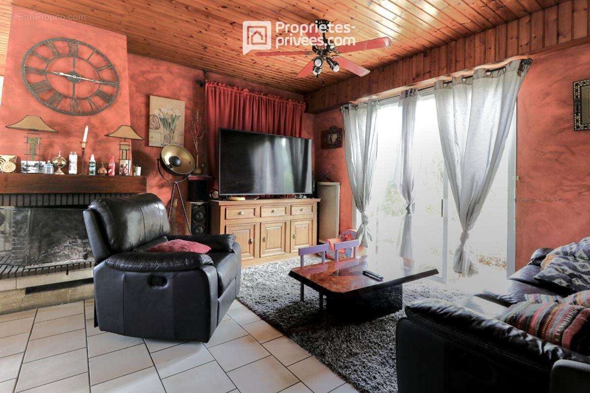 Maison à SAINT-MACAIRE-EN-MAUGES