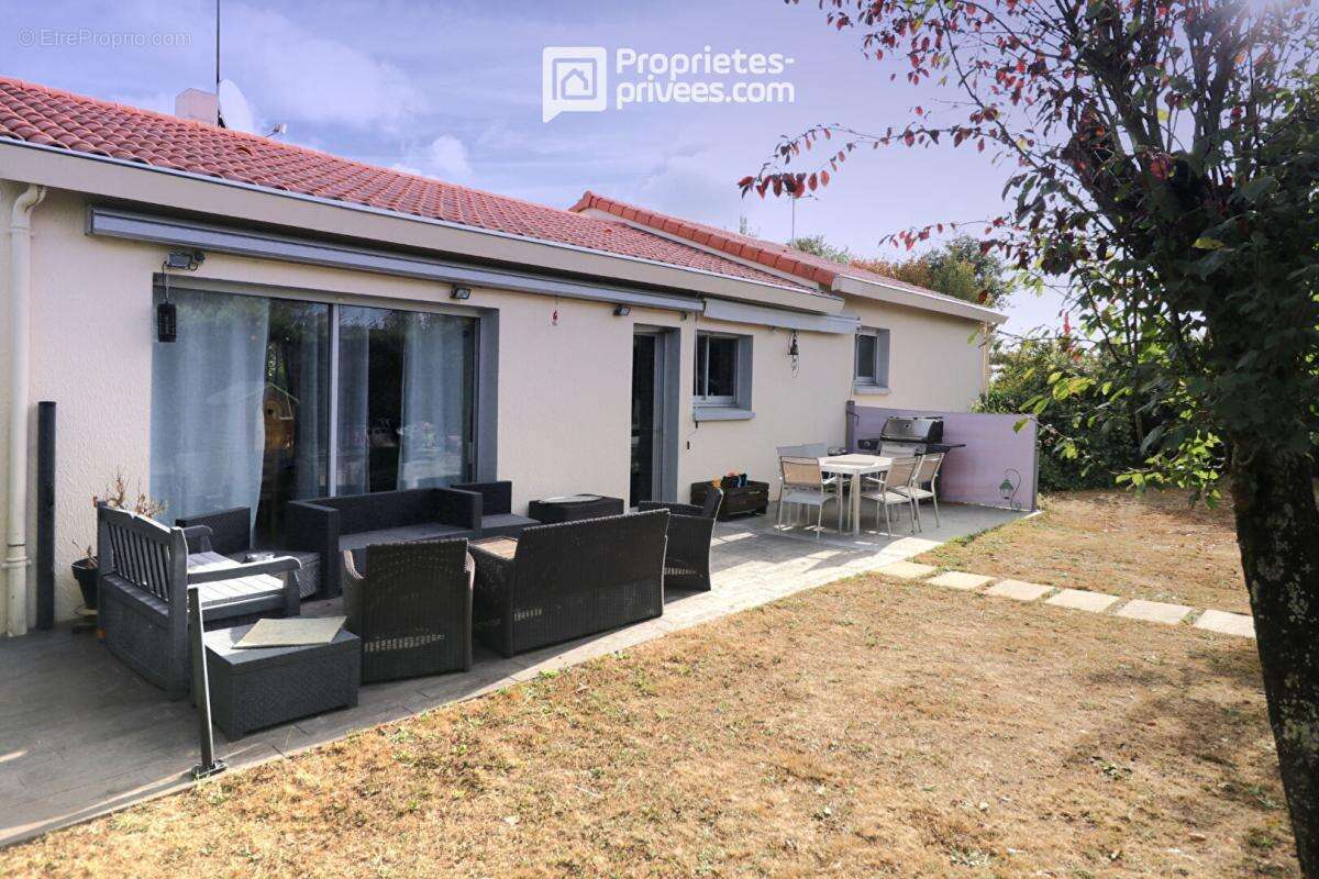 Maison à SAINT-MACAIRE-EN-MAUGES