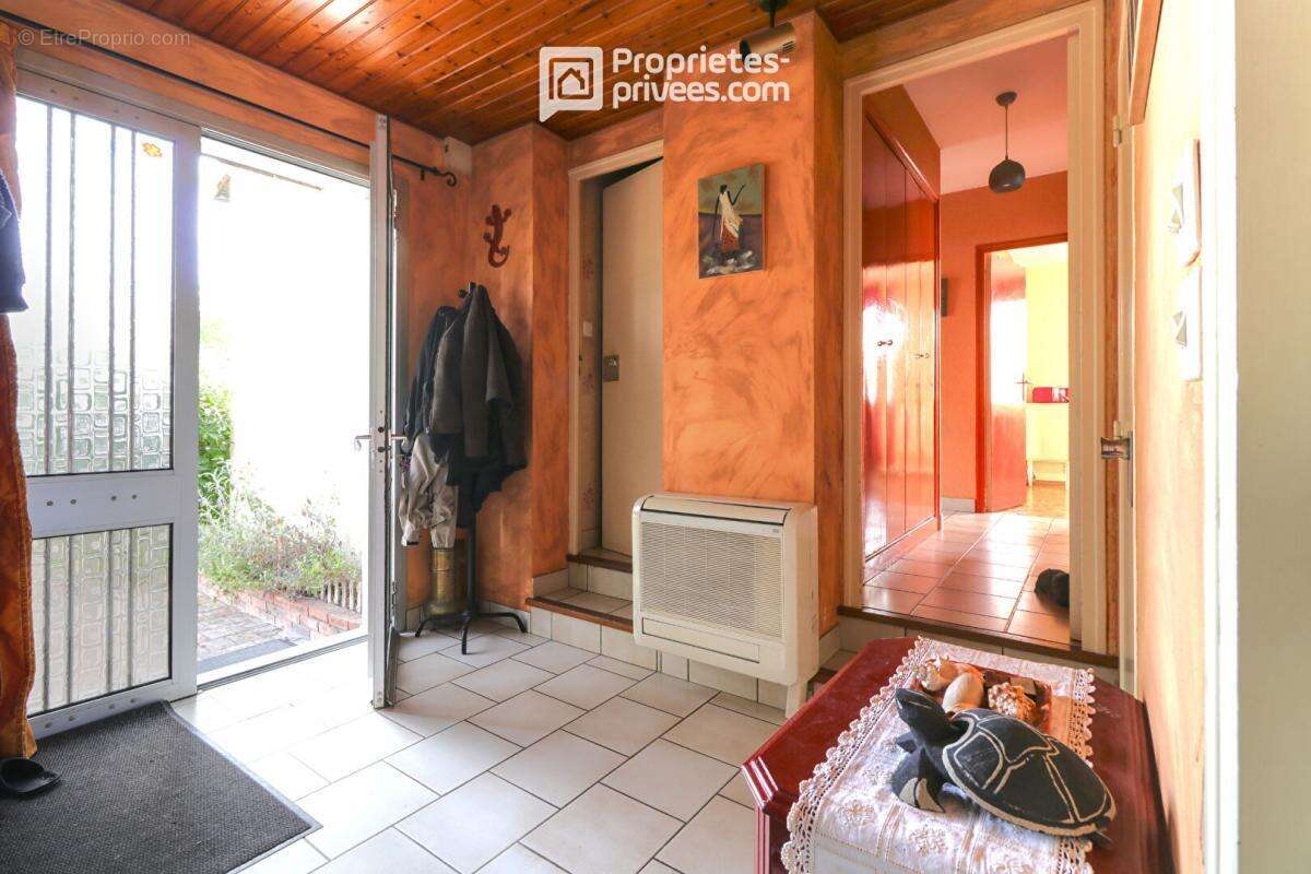 Maison à SAINT-MACAIRE-EN-MAUGES