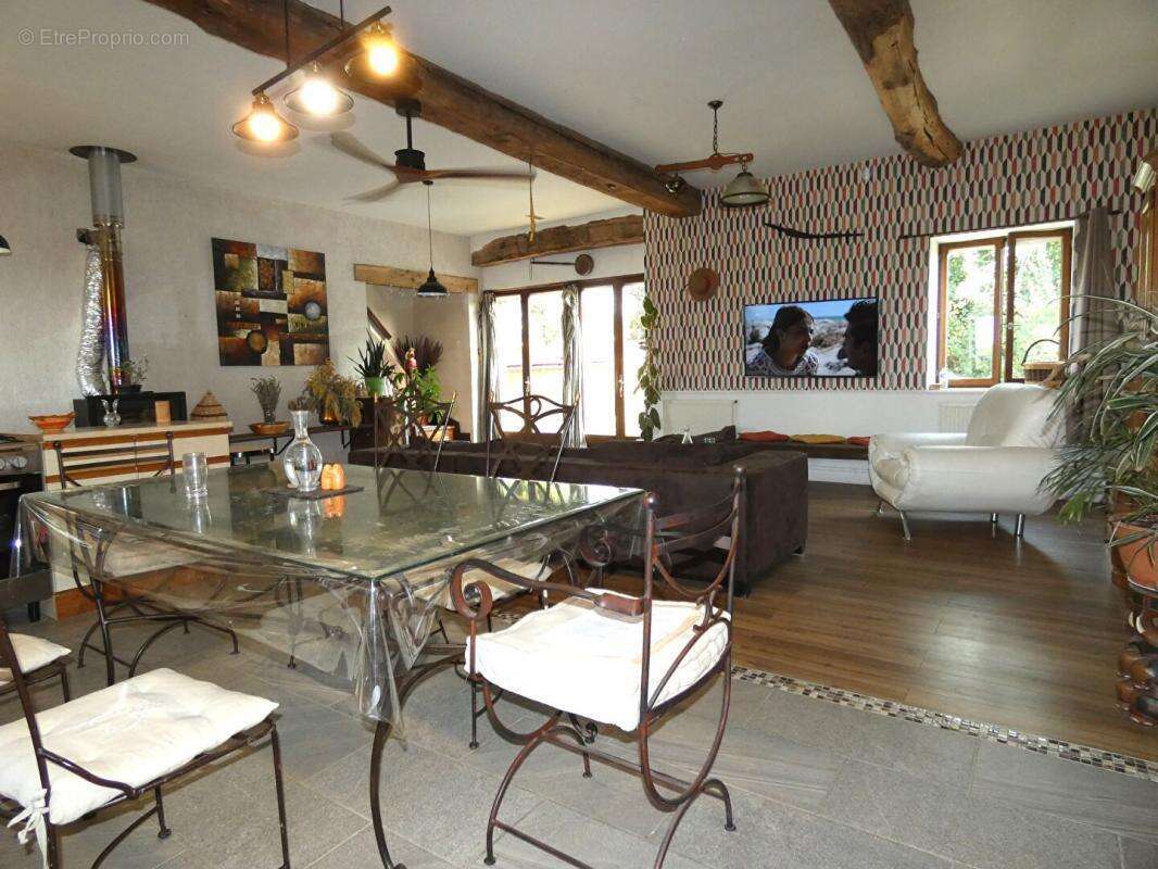 Maison à SAINT-MEDARD-D&#039;EXCIDEUIL