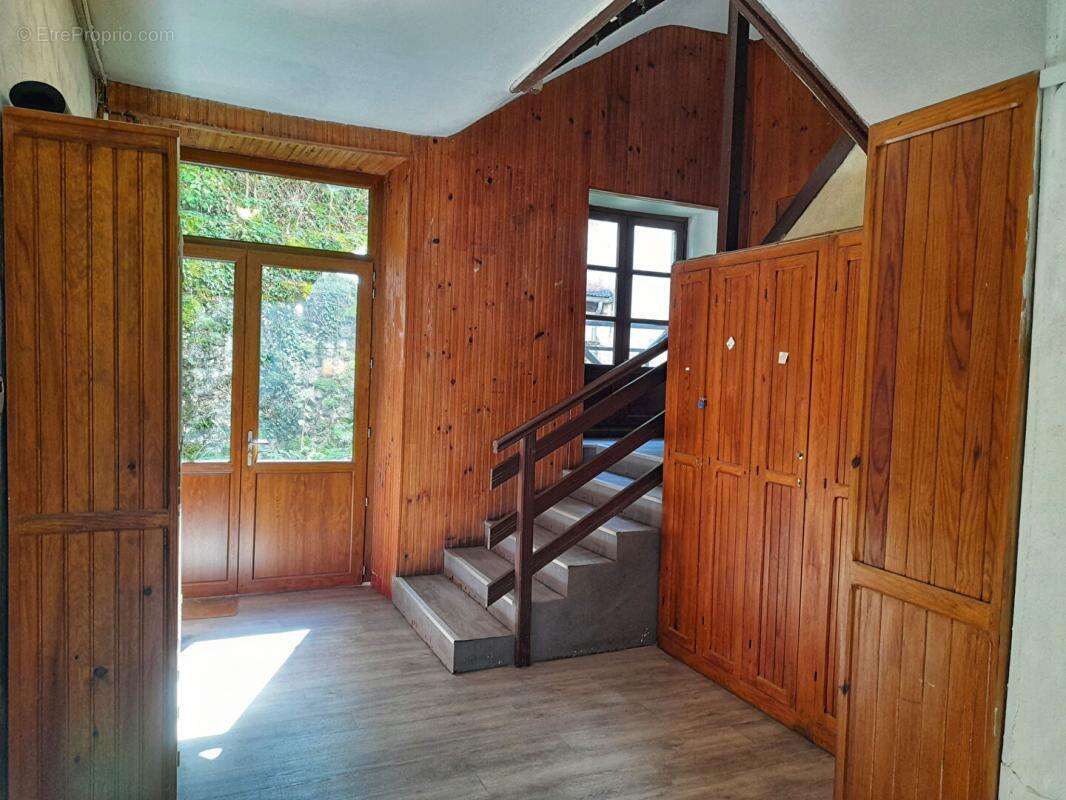 Appartement à EAUX-BONNES