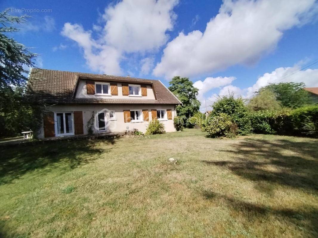 Maison à SAINT-CHEF