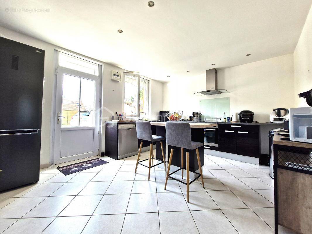 Maison à SAINT-GERMAIN-LA-VILLE