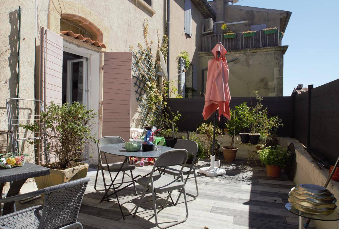 Maison à LA ROQUE-D&#039;ANTHERON