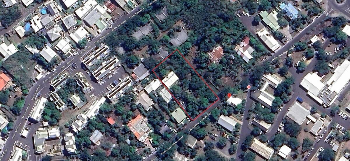 Terrain à SAINT-PIERRE