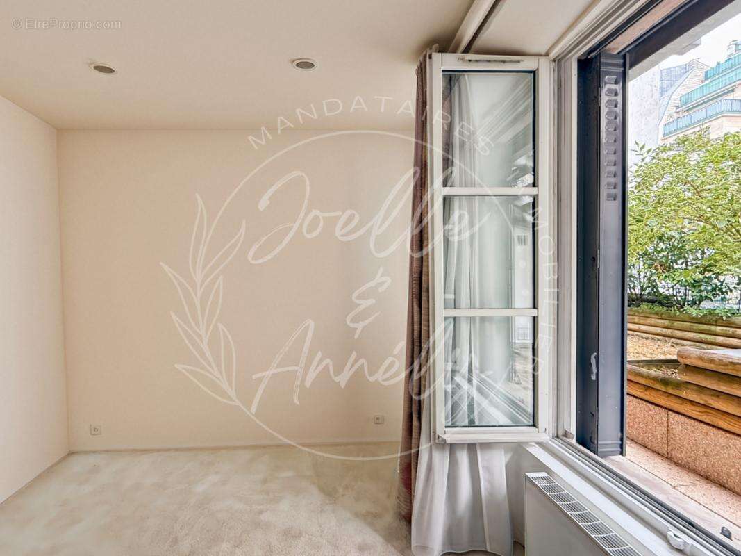 Appartement à PARIS-15E