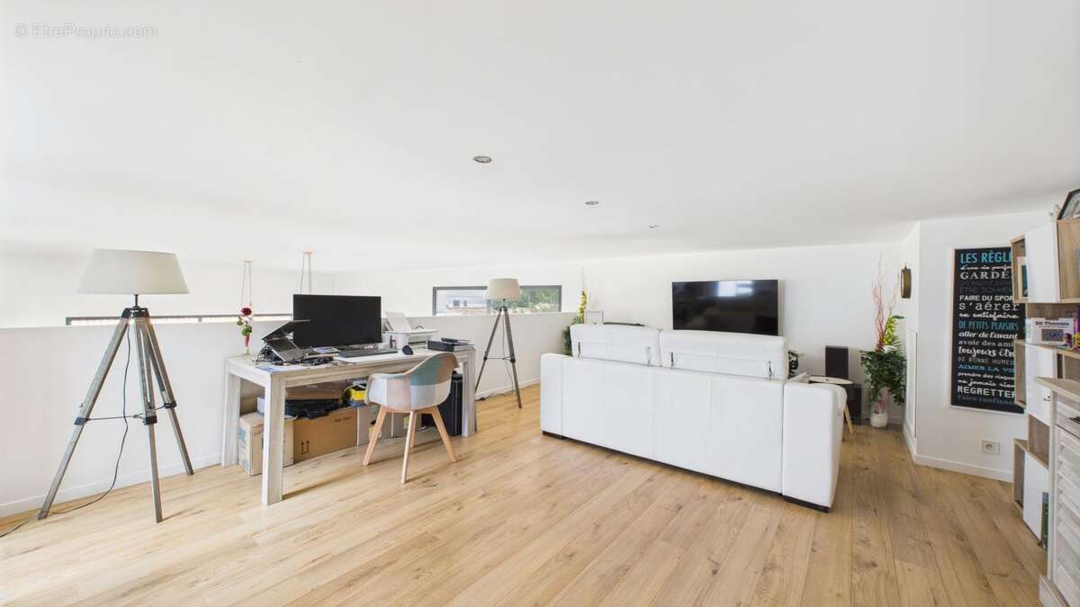 Maison à SAINT-GEORGES-LES-BAINS