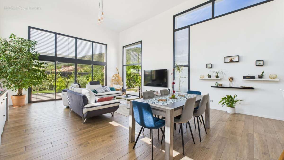 Maison à SAINT-GEORGES-LES-BAINS