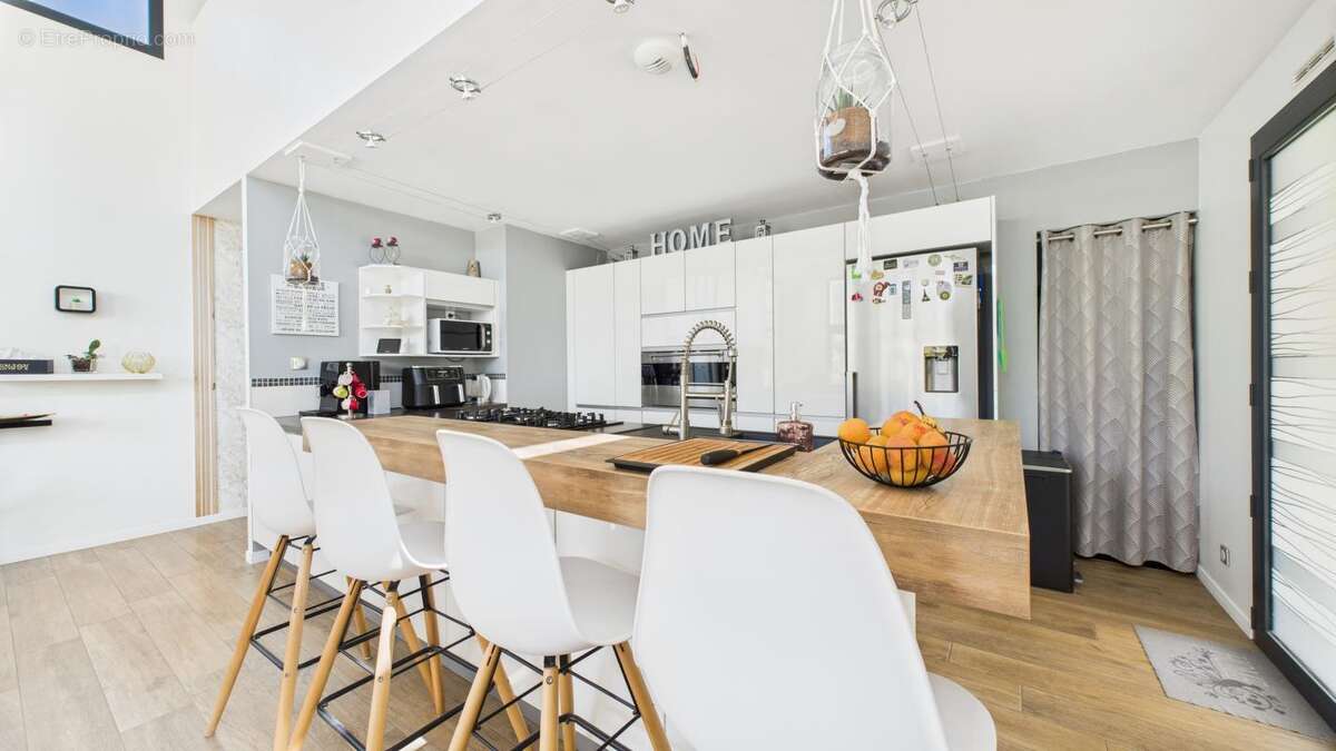 Maison à SAINT-GEORGES-LES-BAINS