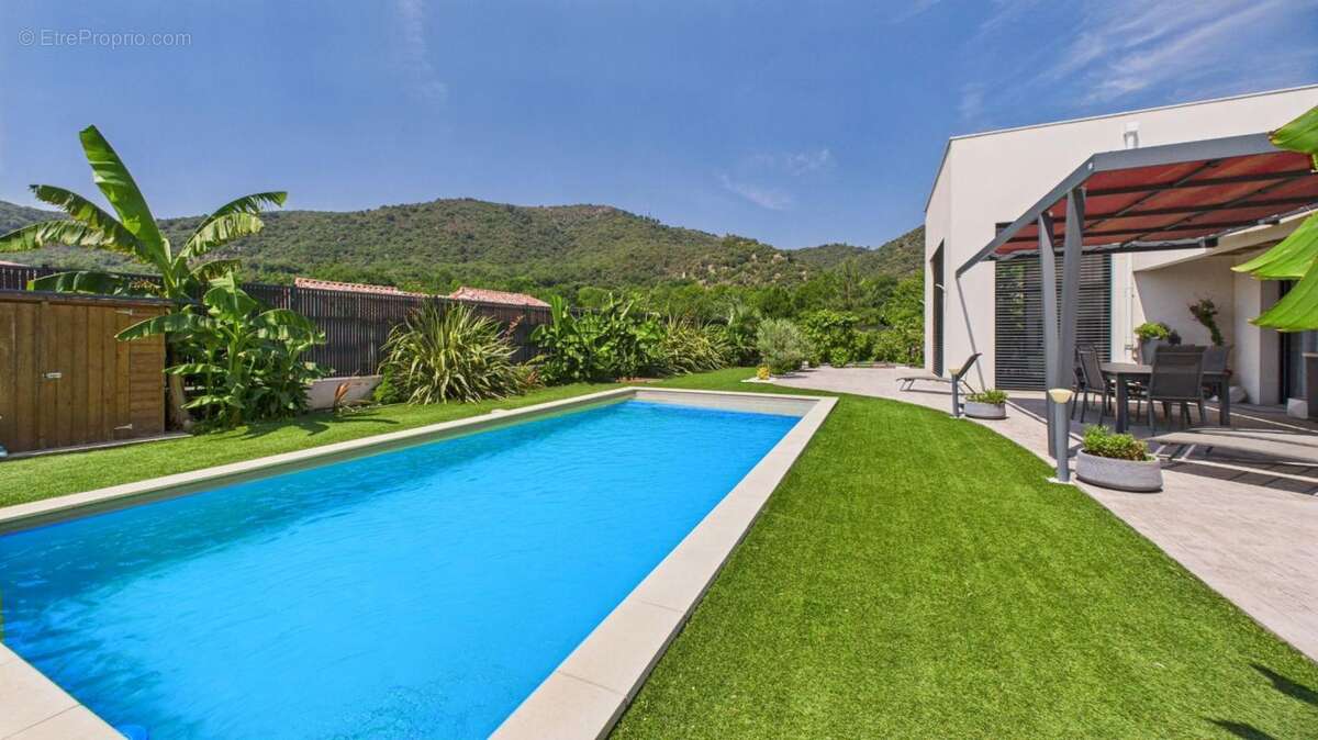 Maison à SAINT-GEORGES-LES-BAINS