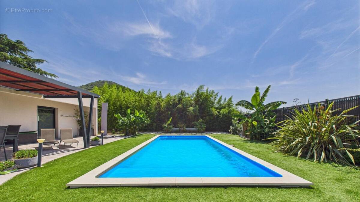 Maison à SAINT-GEORGES-LES-BAINS