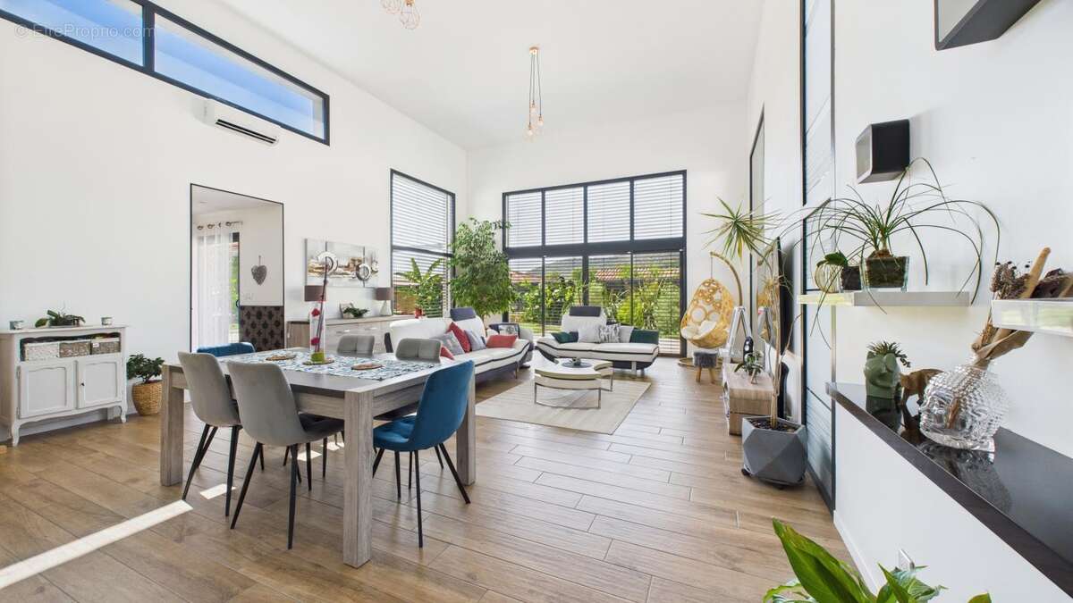 Maison à SAINT-GEORGES-LES-BAINS