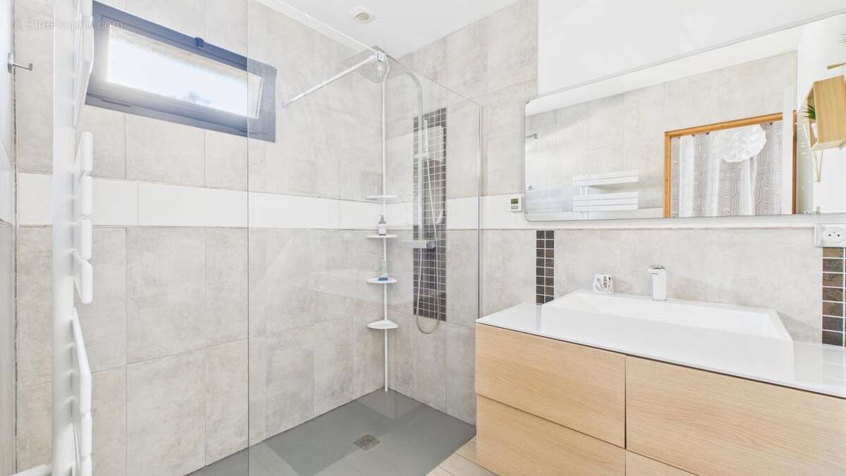 Maison à SAINT-GEORGES-LES-BAINS