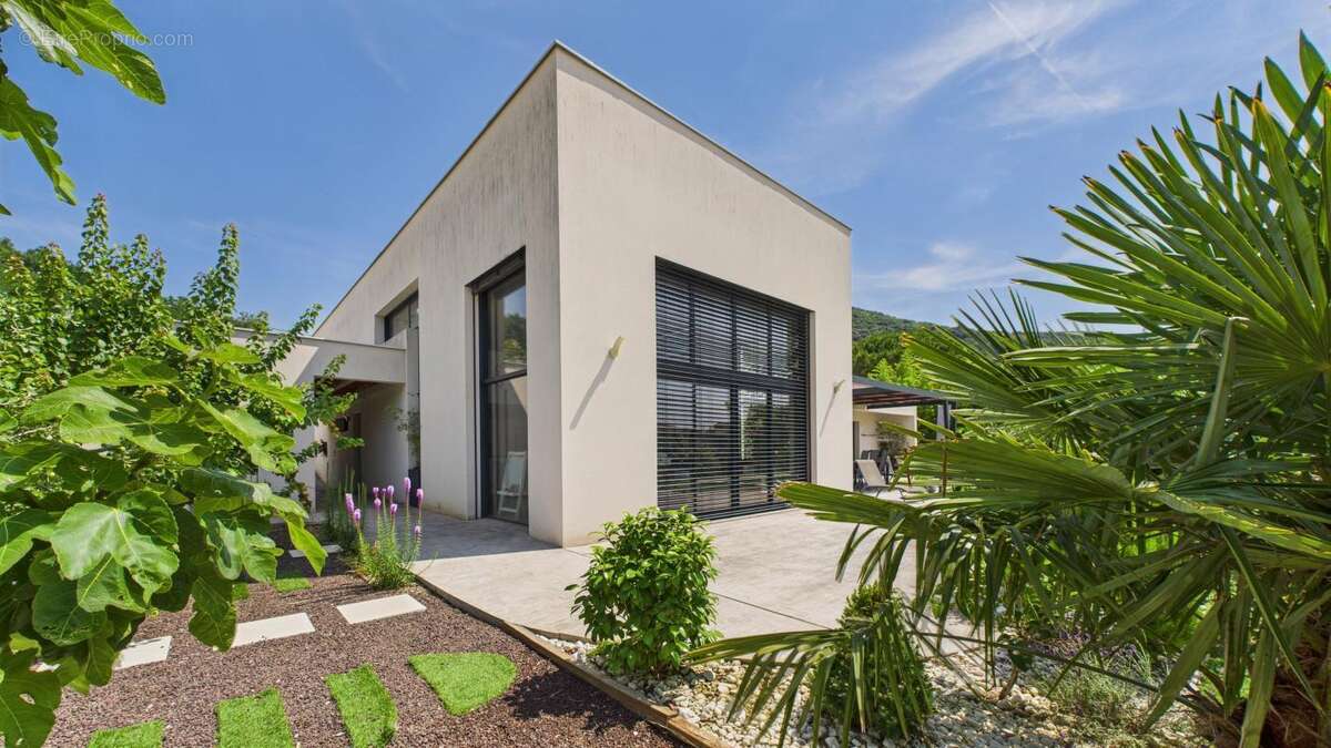 Maison à SAINT-GEORGES-LES-BAINS