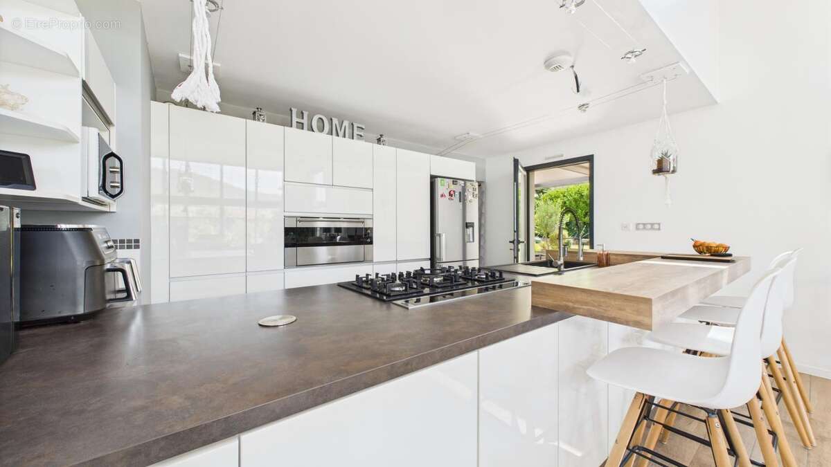 Maison à SAINT-GEORGES-LES-BAINS