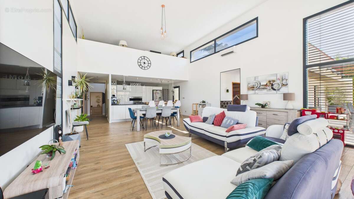 Maison à SAINT-GEORGES-LES-BAINS