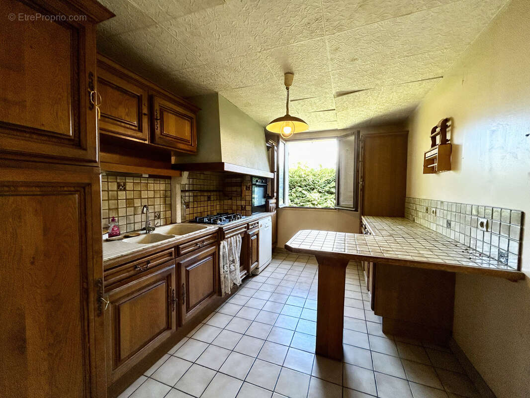 Maison à LES MARTRES-DE-VEYRE