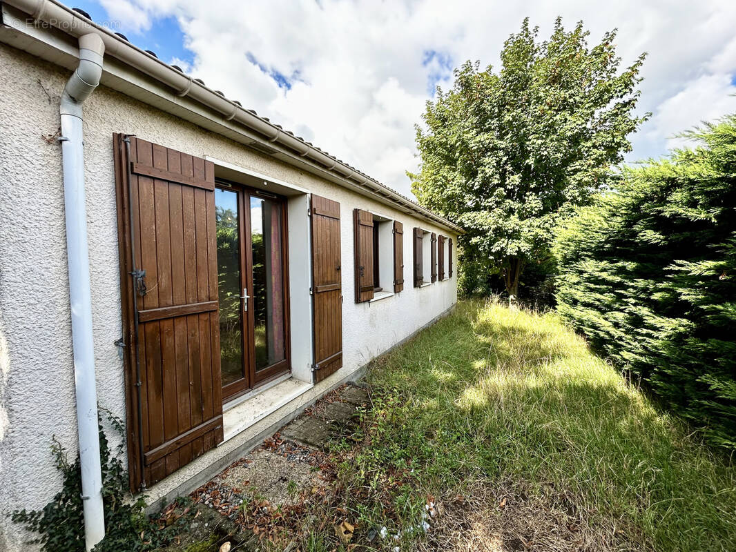 Maison à LES MARTRES-DE-VEYRE